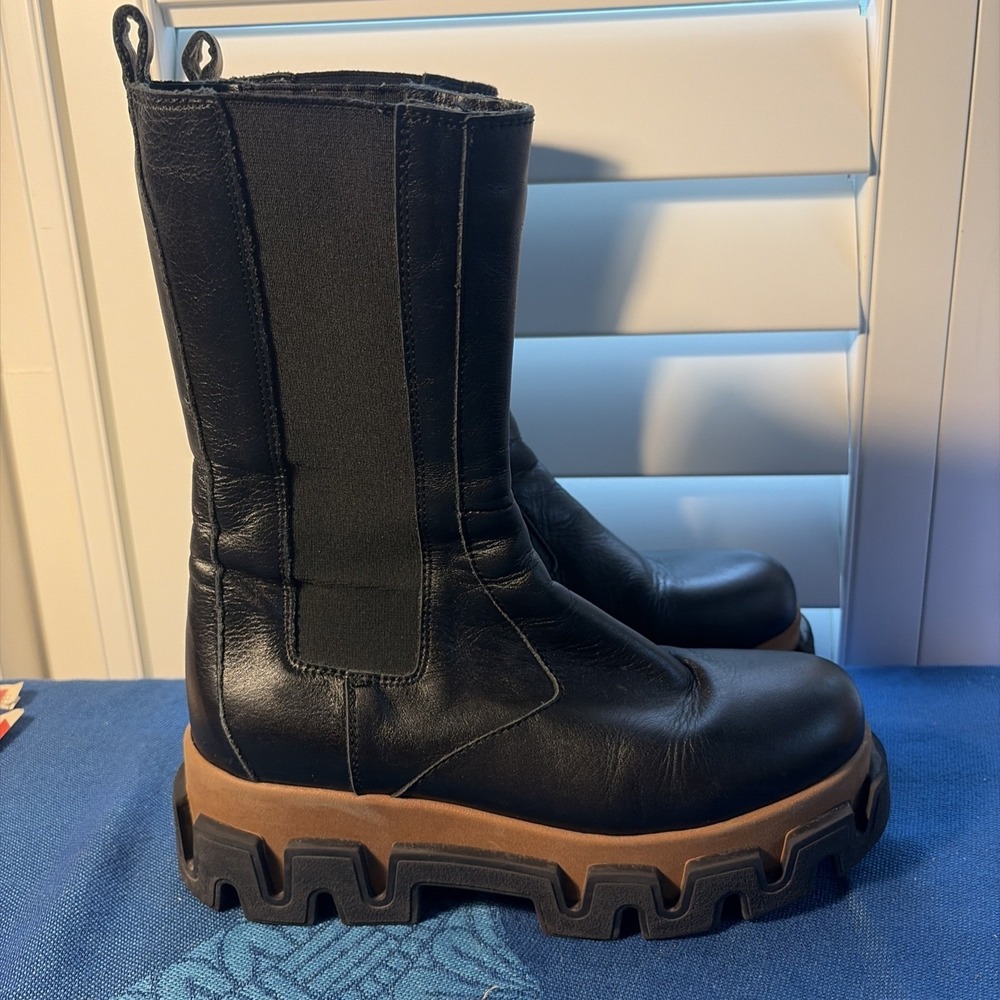 Alohas Leather Boots Sz 40 (US 9) Made in Spain Chunky Sole Elastic Side Panels